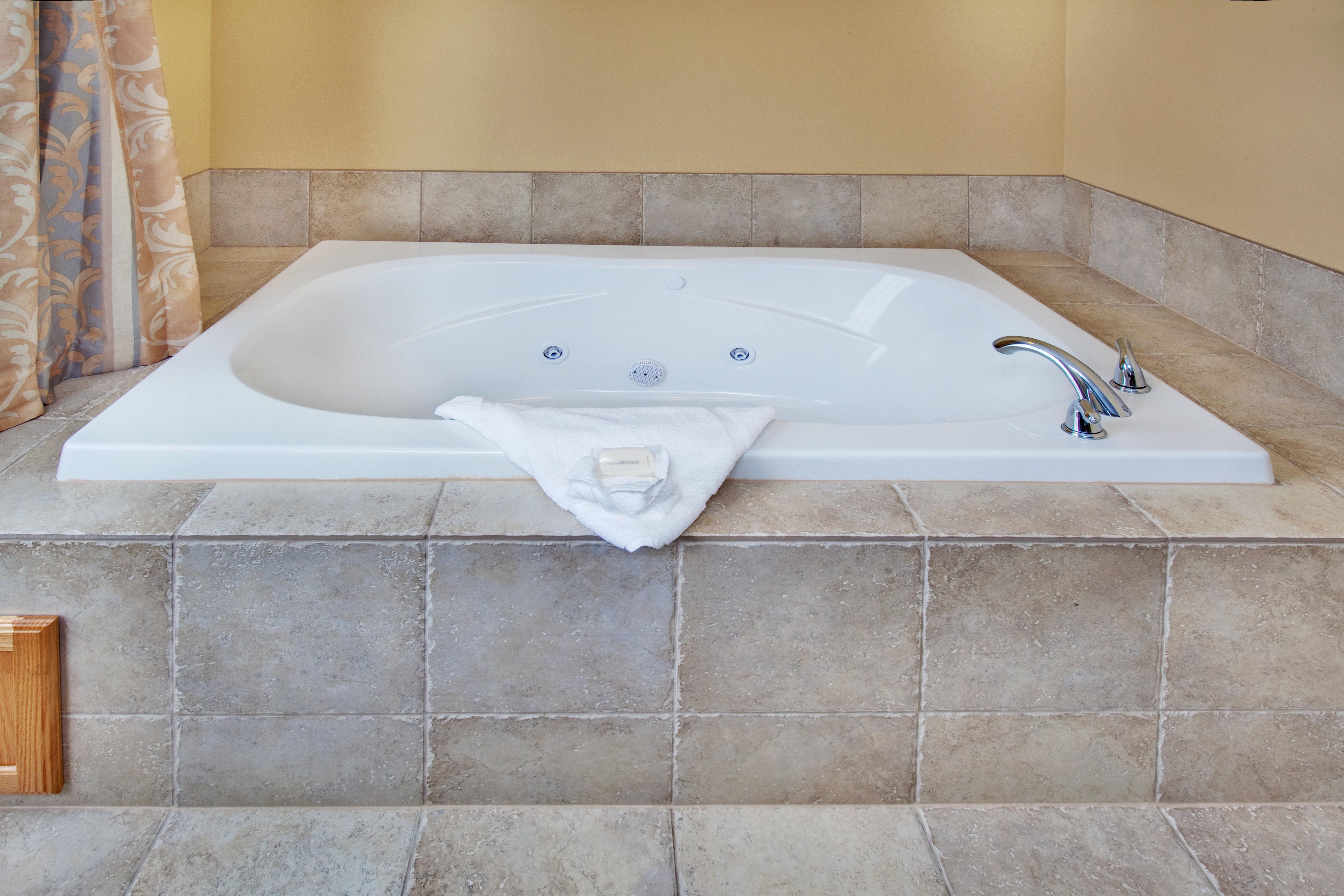 Holiday Inn Express Hotel & Suites Council Bluffs - Convention Center Area By Ihg Bagian luar foto