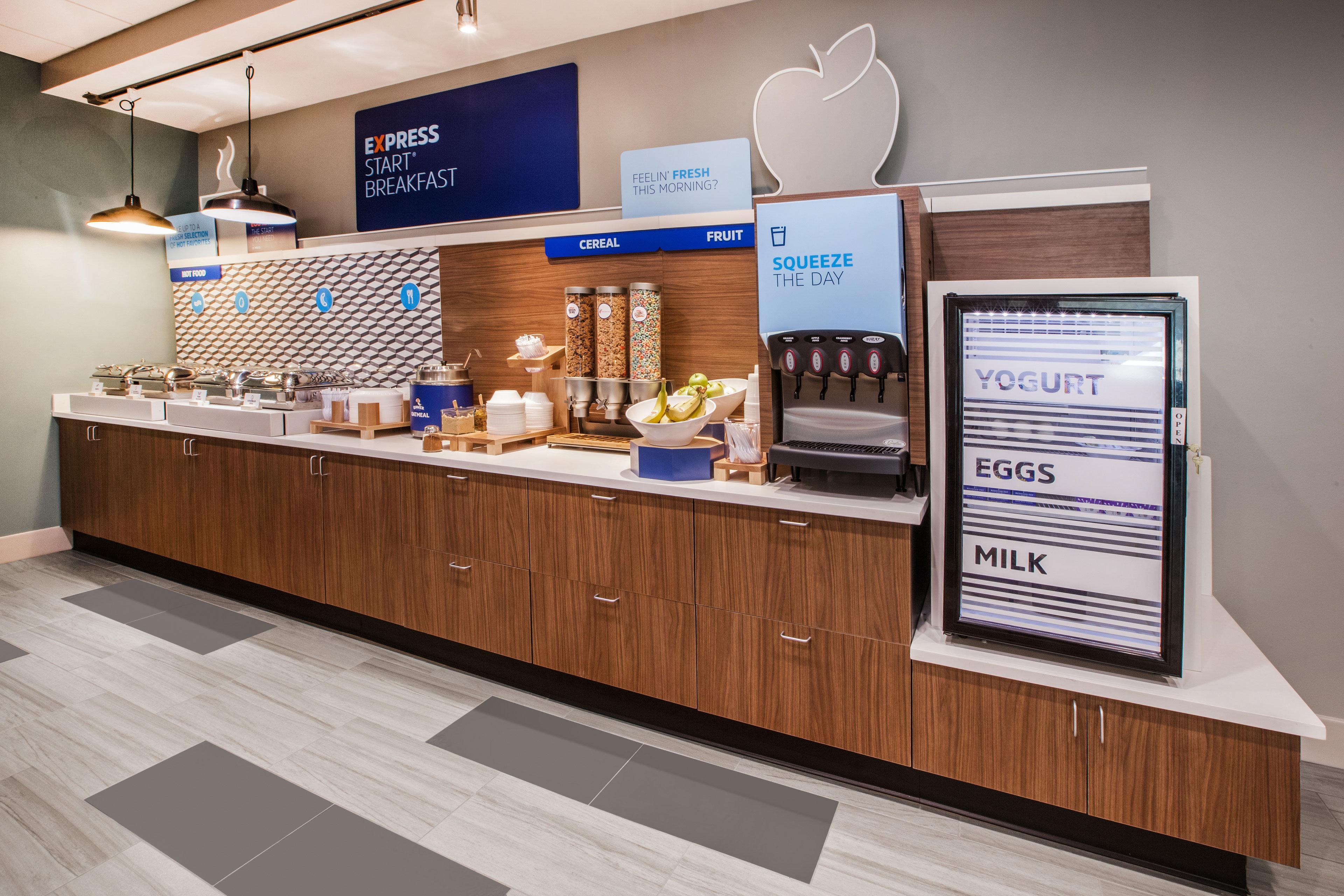 Holiday Inn Express Hotel & Suites Council Bluffs - Convention Center Area By Ihg Bagian luar foto