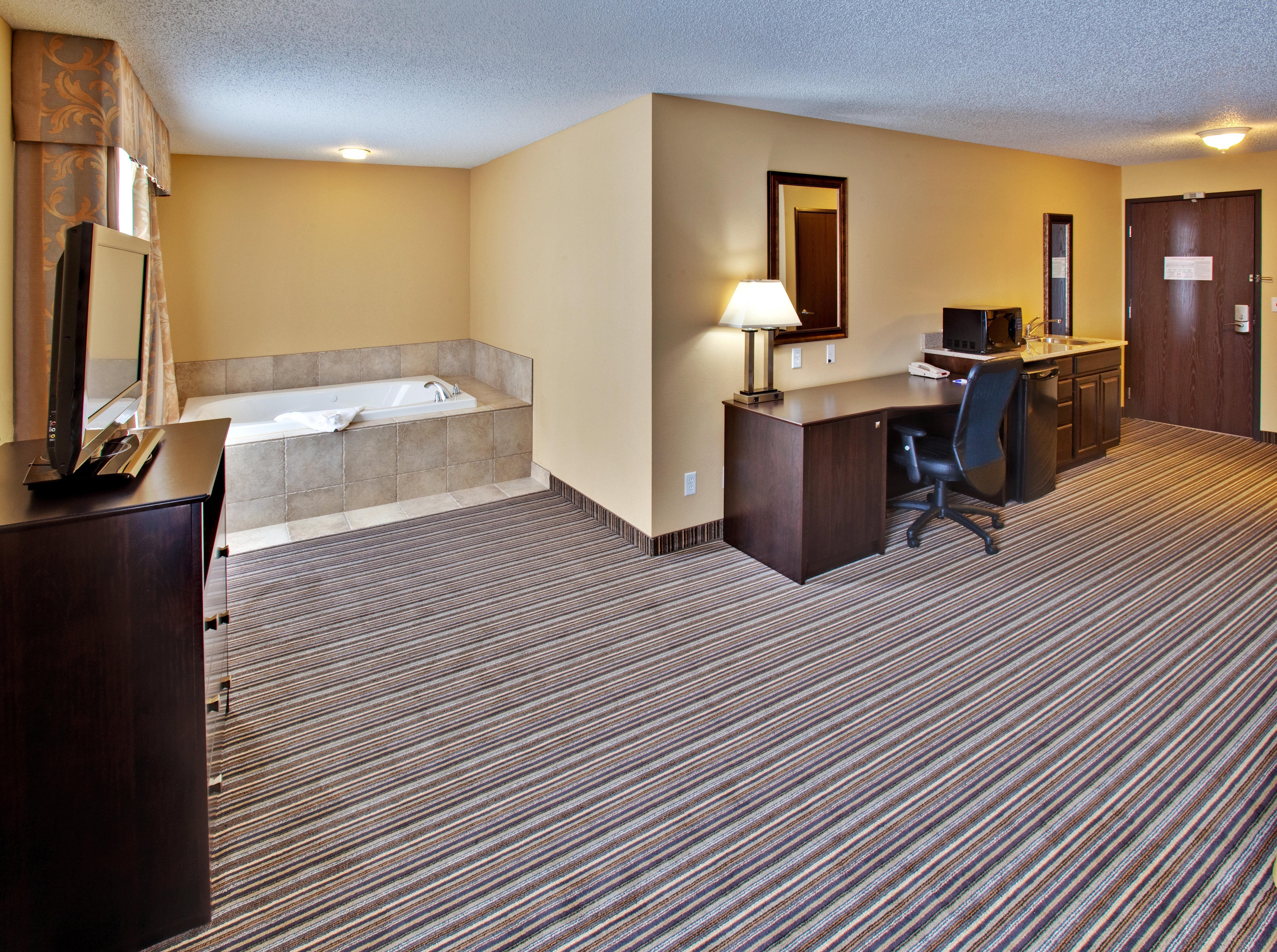 Holiday Inn Express Hotel & Suites Council Bluffs - Convention Center Area By Ihg Bagian luar foto
