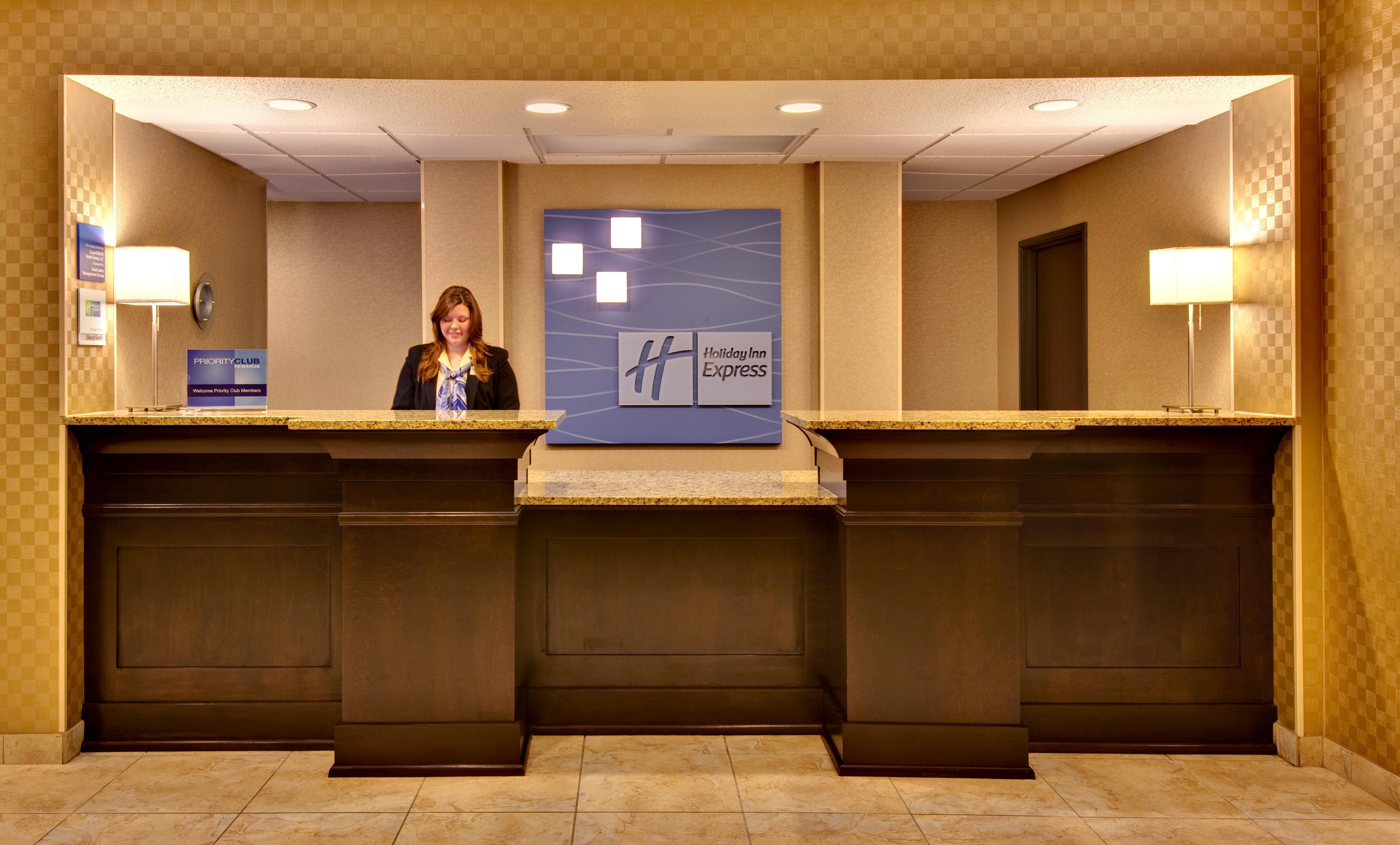 Holiday Inn Express Hotel & Suites Council Bluffs - Convention Center Area By Ihg Bagian luar foto