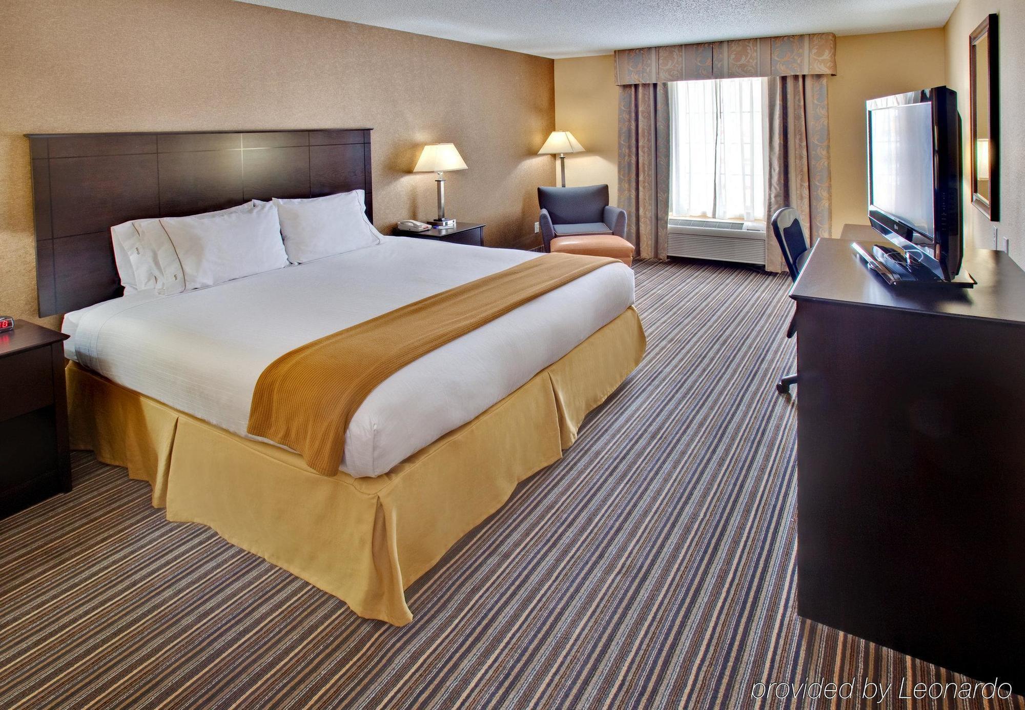 Holiday Inn Express Hotel & Suites Council Bluffs - Convention Center Area By Ihg Bagian luar foto