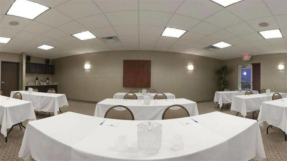 Holiday Inn Express Hotel & Suites Council Bluffs - Convention Center Area By Ihg Bagian luar foto