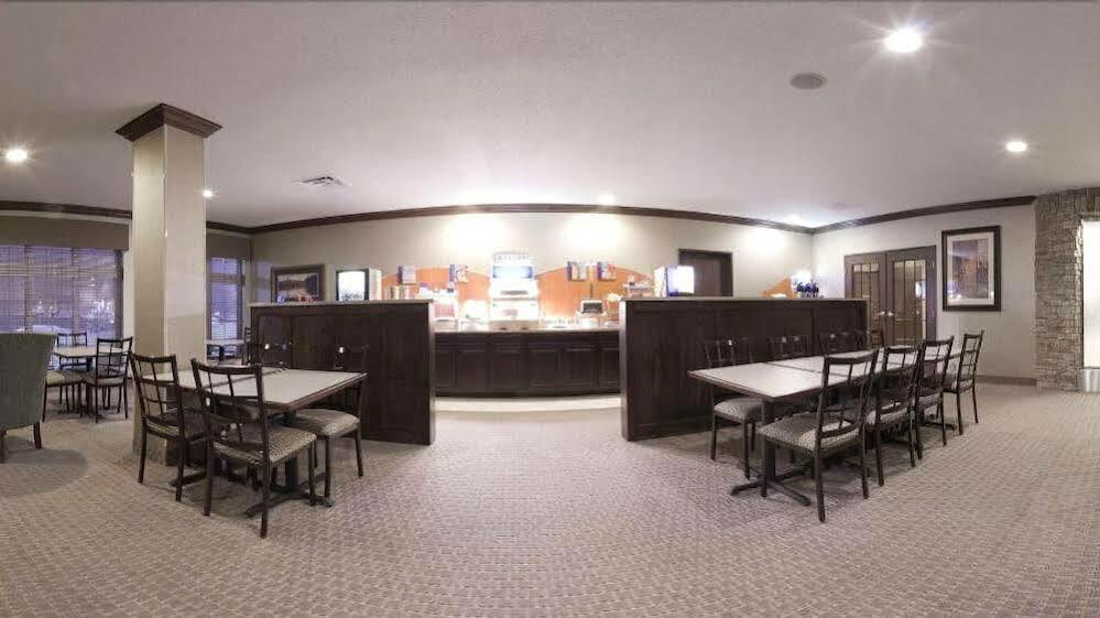 Holiday Inn Express Hotel & Suites Council Bluffs - Convention Center Area By Ihg Bagian luar foto