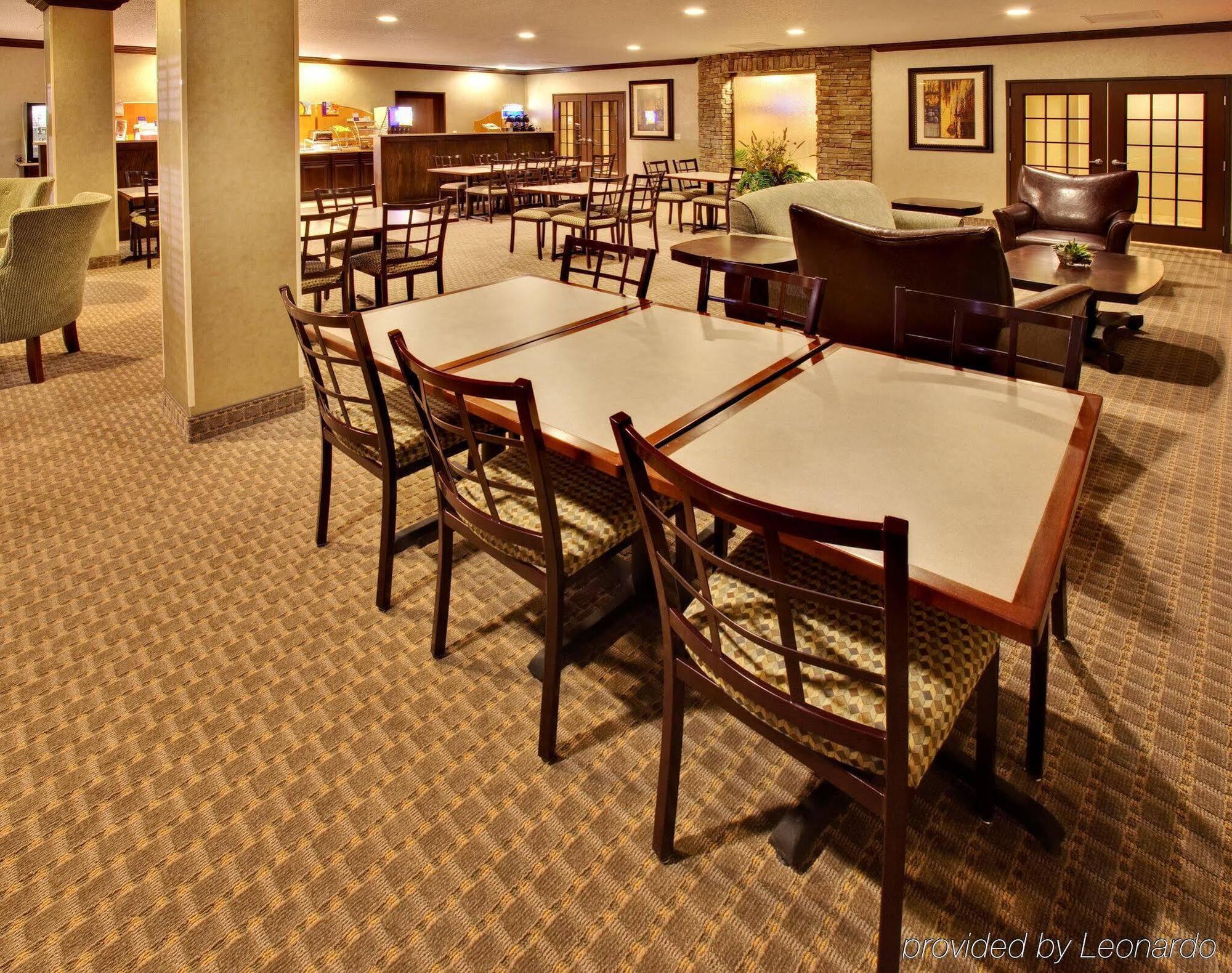 Holiday Inn Express Hotel & Suites Council Bluffs - Convention Center Area By Ihg Bagian luar foto