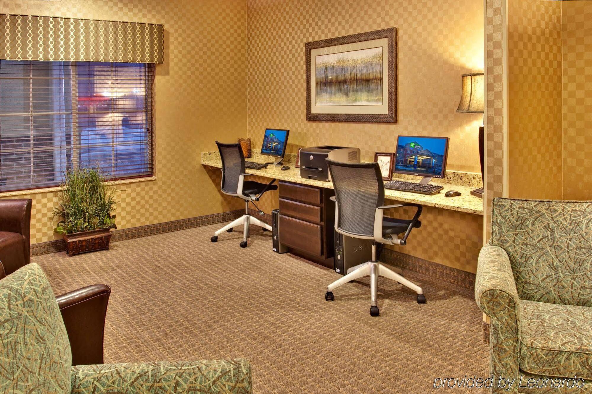 Holiday Inn Express Hotel & Suites Council Bluffs - Convention Center Area By Ihg Bagian luar foto